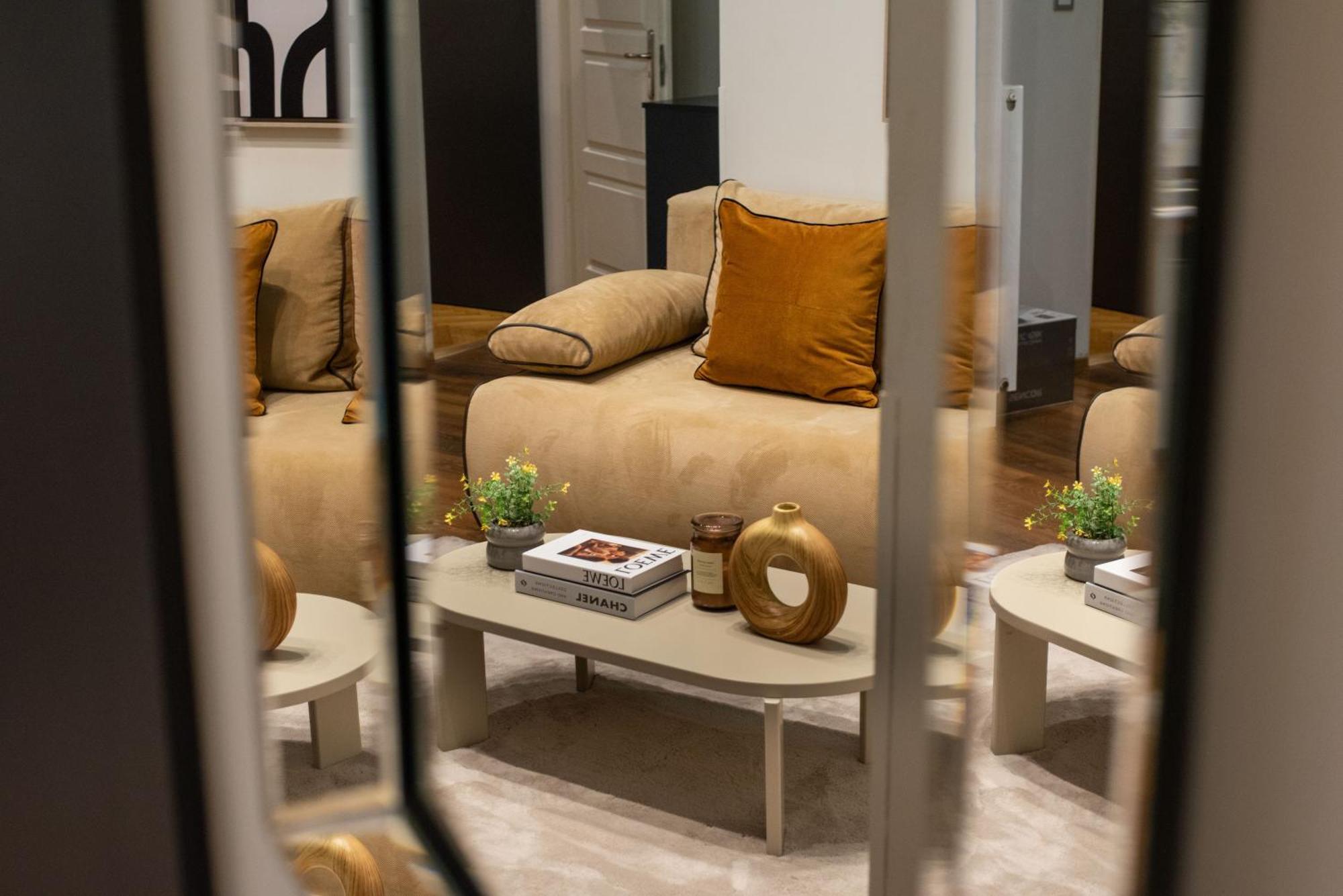 Chic Central 1Br Retreat Near New York Cafe With View Budapest Exterior photo