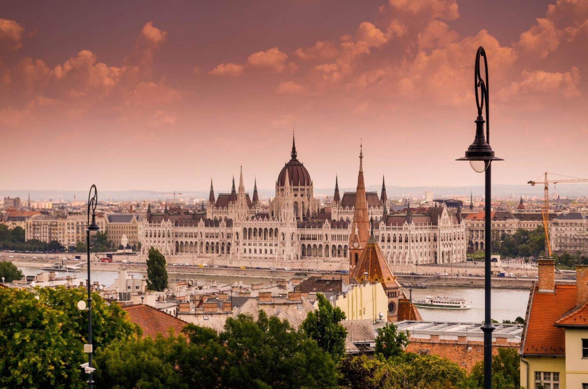 Chic Central 1Br Retreat Near New York Cafe With View Budapest Exterior photo