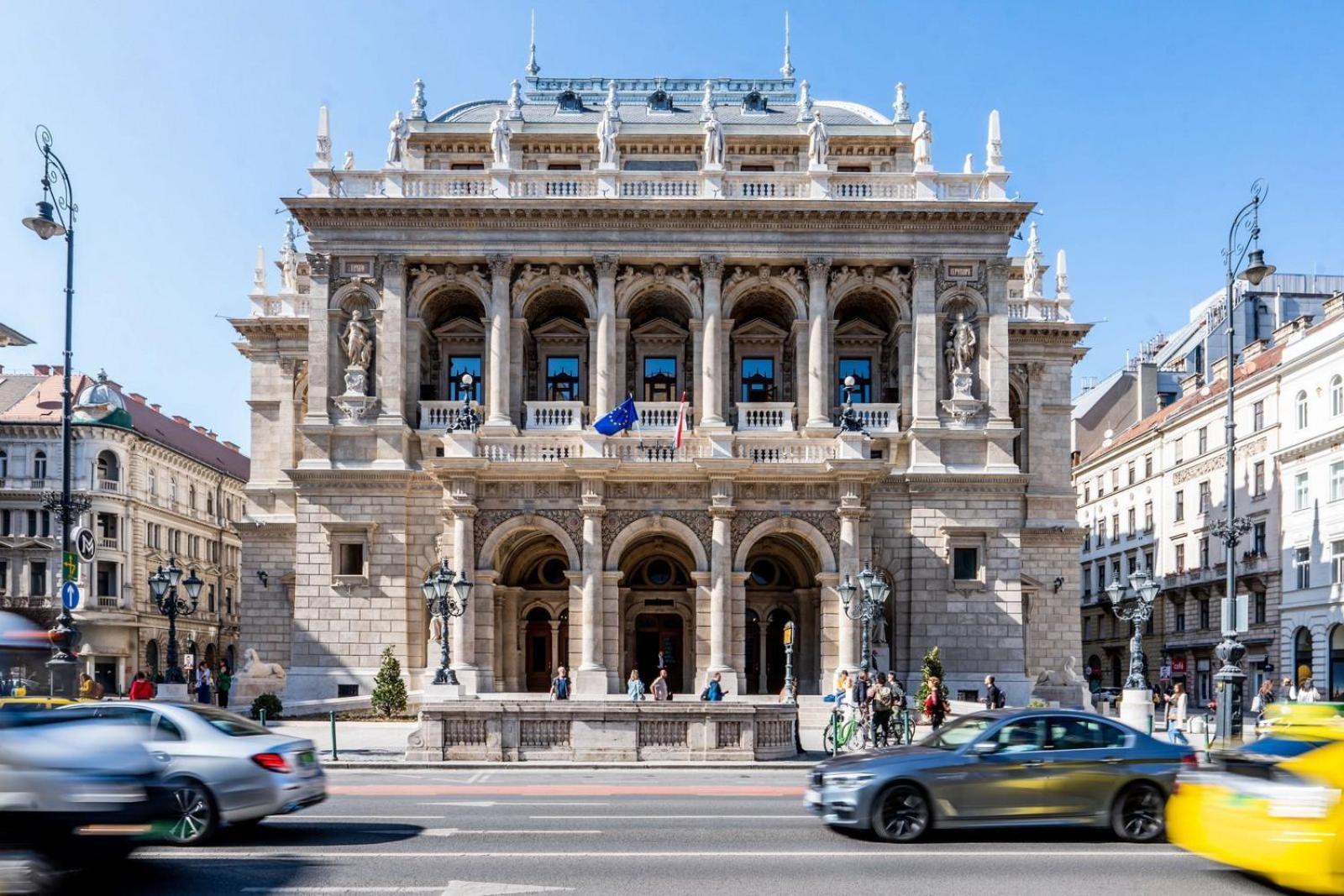 Chic Central 1Br Retreat Near New York Cafe With View Budapest Exterior photo
