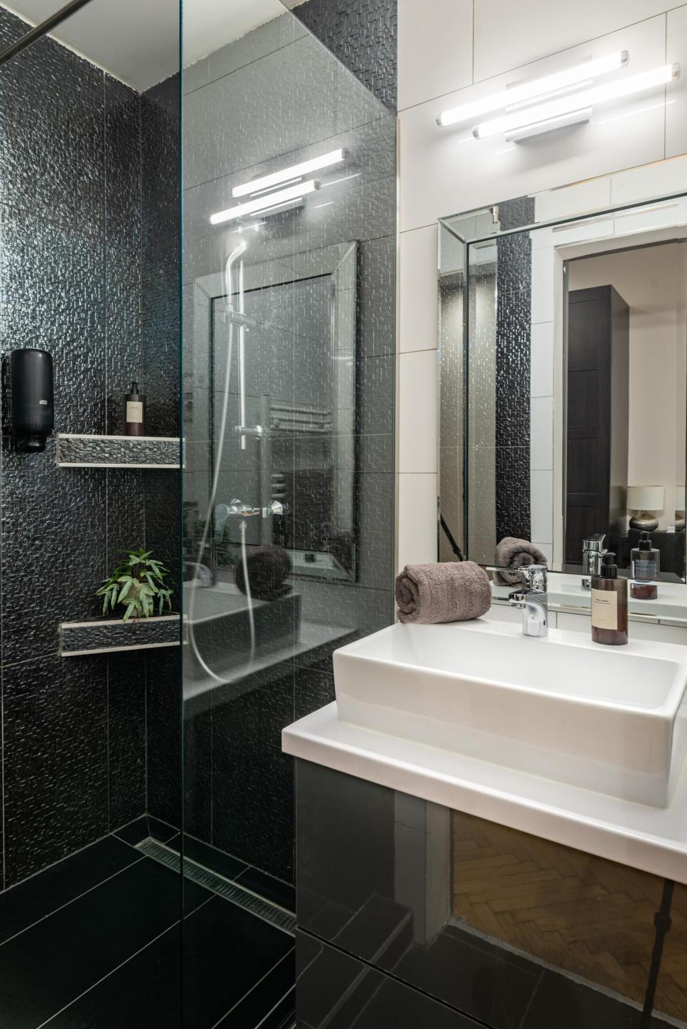 Chic Central 1Br Retreat Near New York Cafe With View Budapest Exterior photo