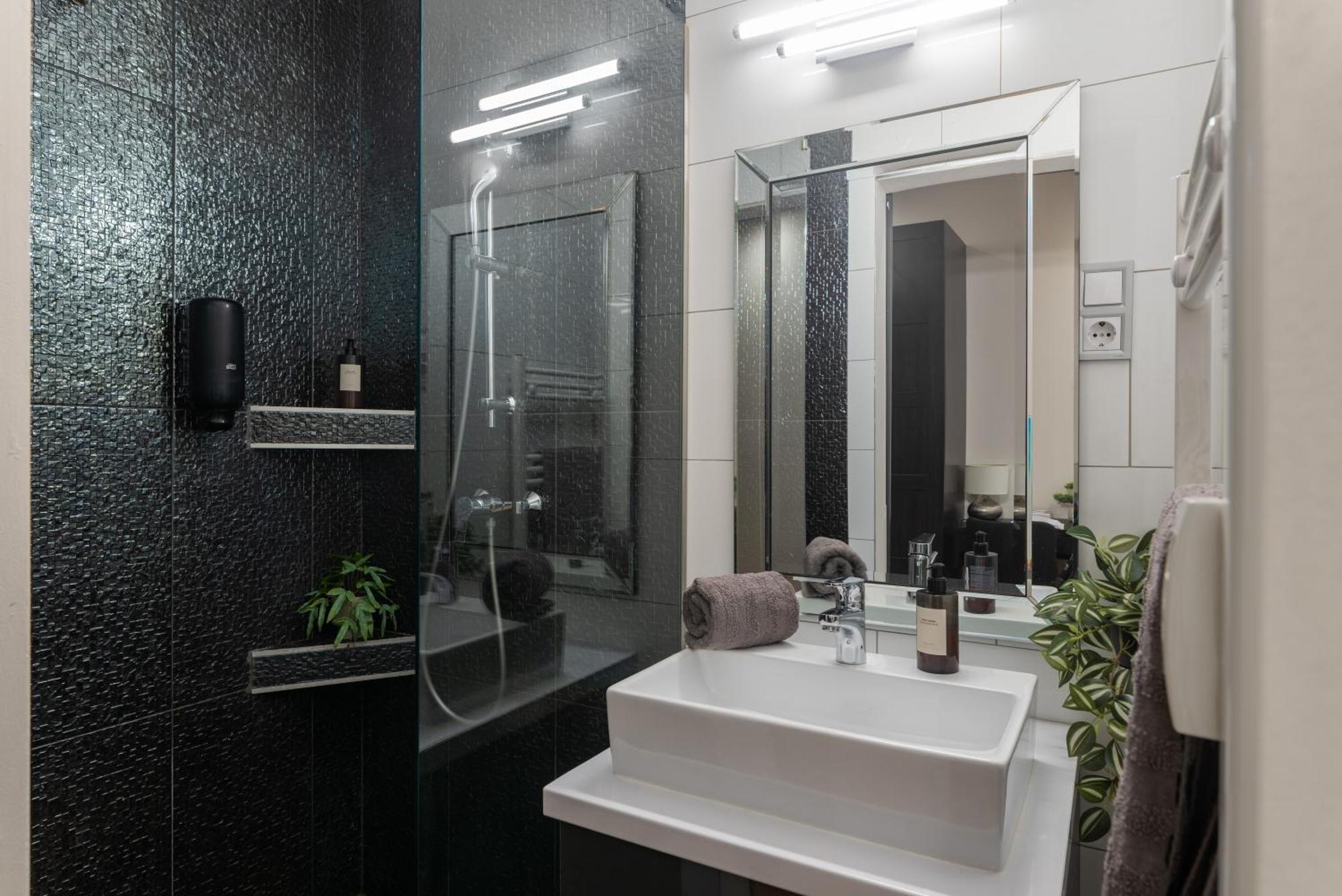Chic Central 1Br Retreat Near New York Cafe With View Budapest Exterior photo